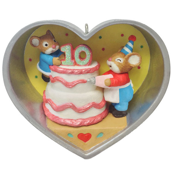 Hallmark QXE3282 Ten Sweet Years Cookie Cutter Mouse Special Edition 2021 Ornament