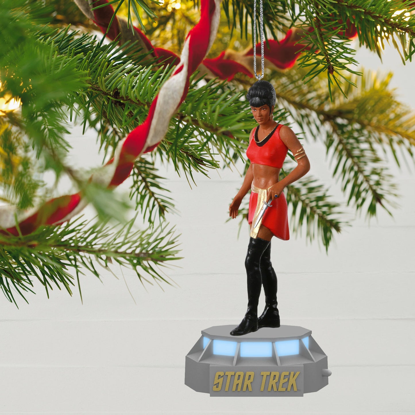 Hallmark QXI6074 Star Trek Mirror, Mirror Collection Lieutenant Nyota Uhura W/ Light & Sound 2021