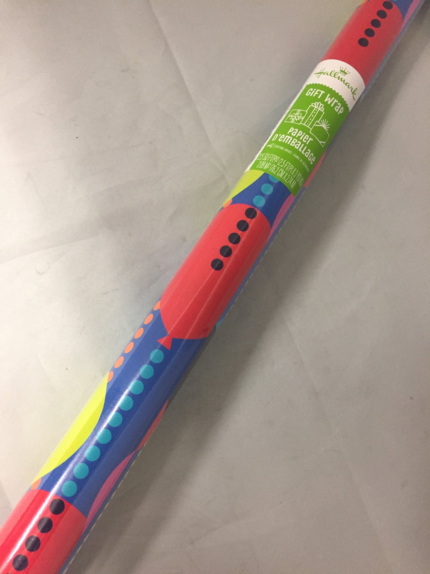 HALLMARK - 22 SQ FT ROLL WRAP - MULTI COLOR BALLOONS