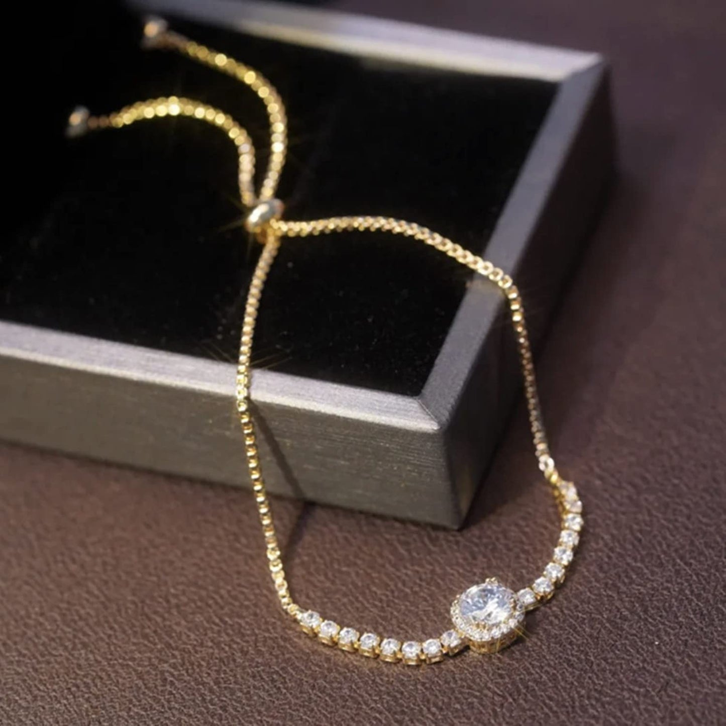Women's Charm Gold Color Link Chain Crystal Bracelet Jewelry Organizer Storage Bag Adjustable