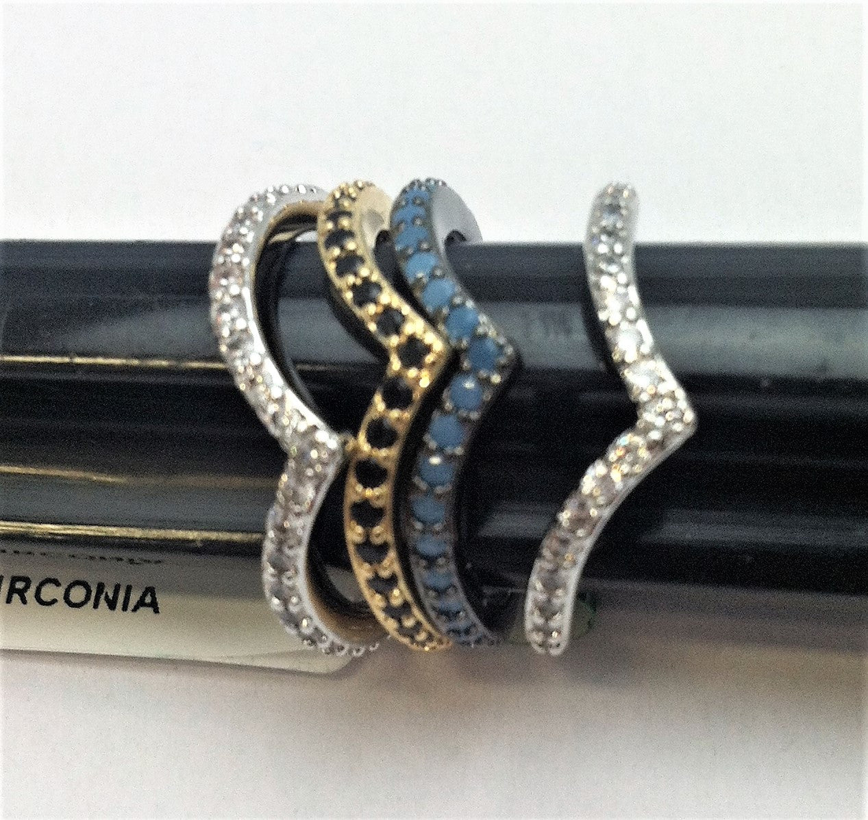 R.S. Covenant 6088 2 Tone 4 Piece V Shape Multi Stone Ring Size 8  LOC 30